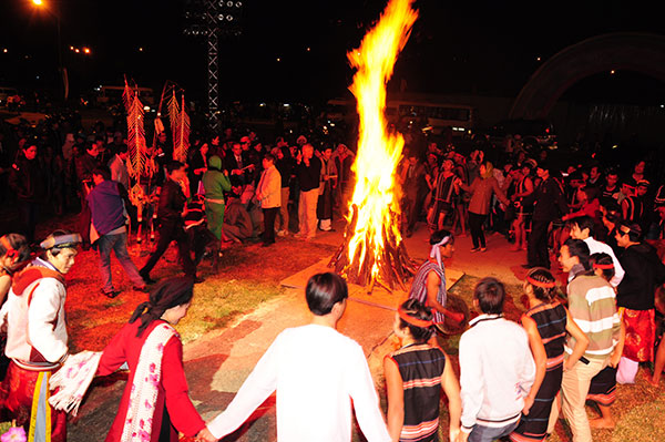 Da Lat cultural exchange gongs